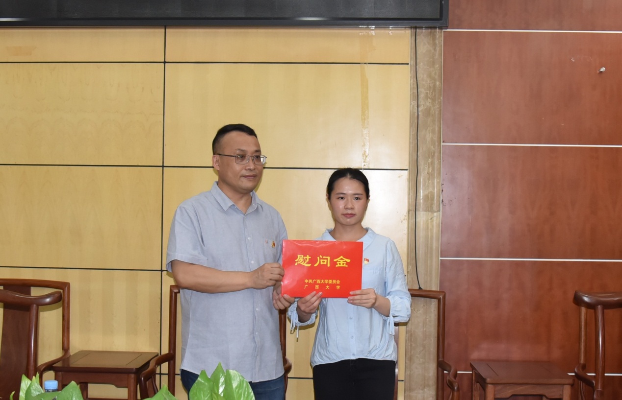 说明: C:\Users\dell\Desktop\七一慰问\DSC_2419.JPG