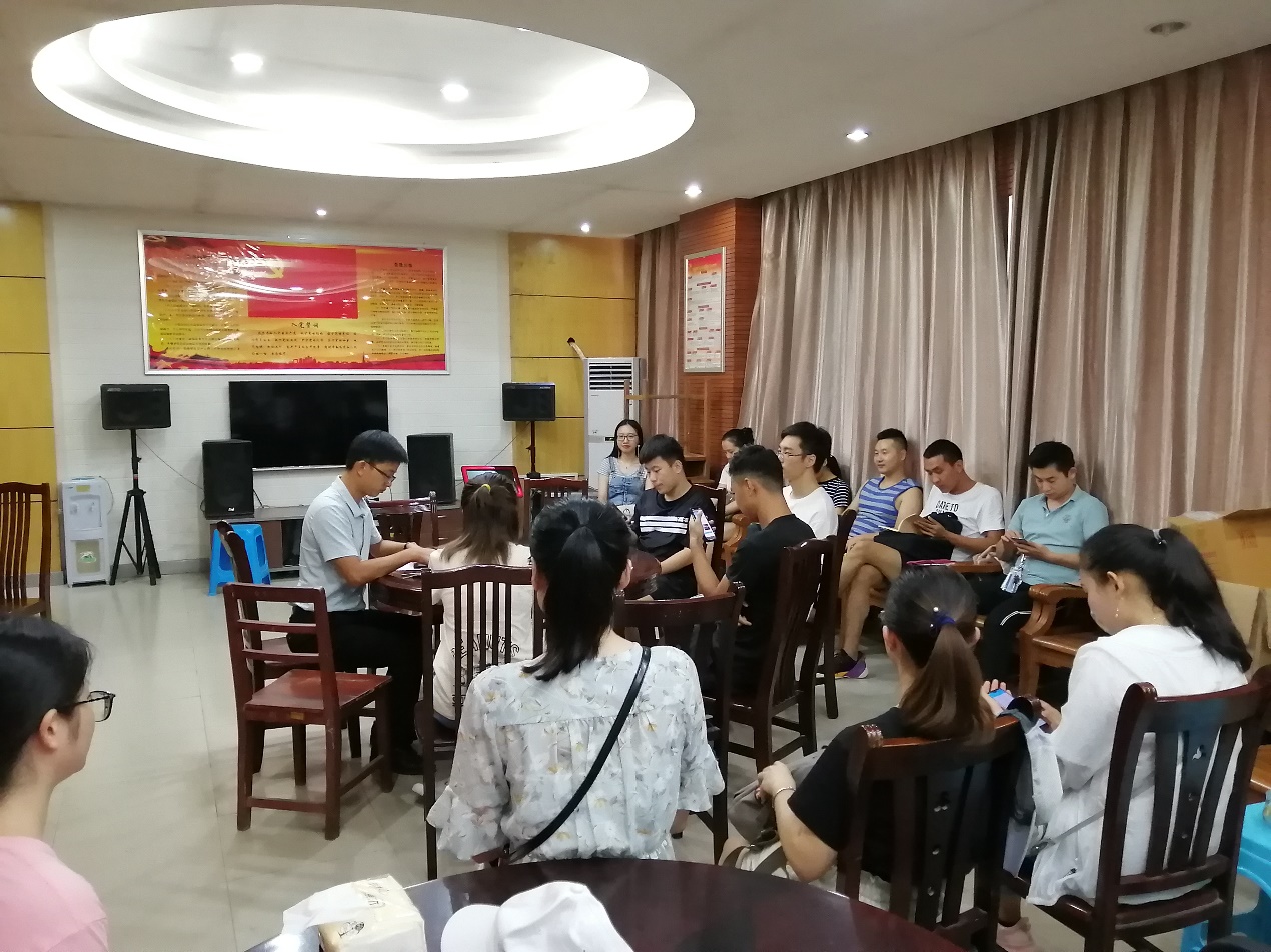 说明: F:\2党委工作\2-2各党支部活动\2019\20190919学习涉农回信\西大投稿\各支部党员热烈讨论11.jpg